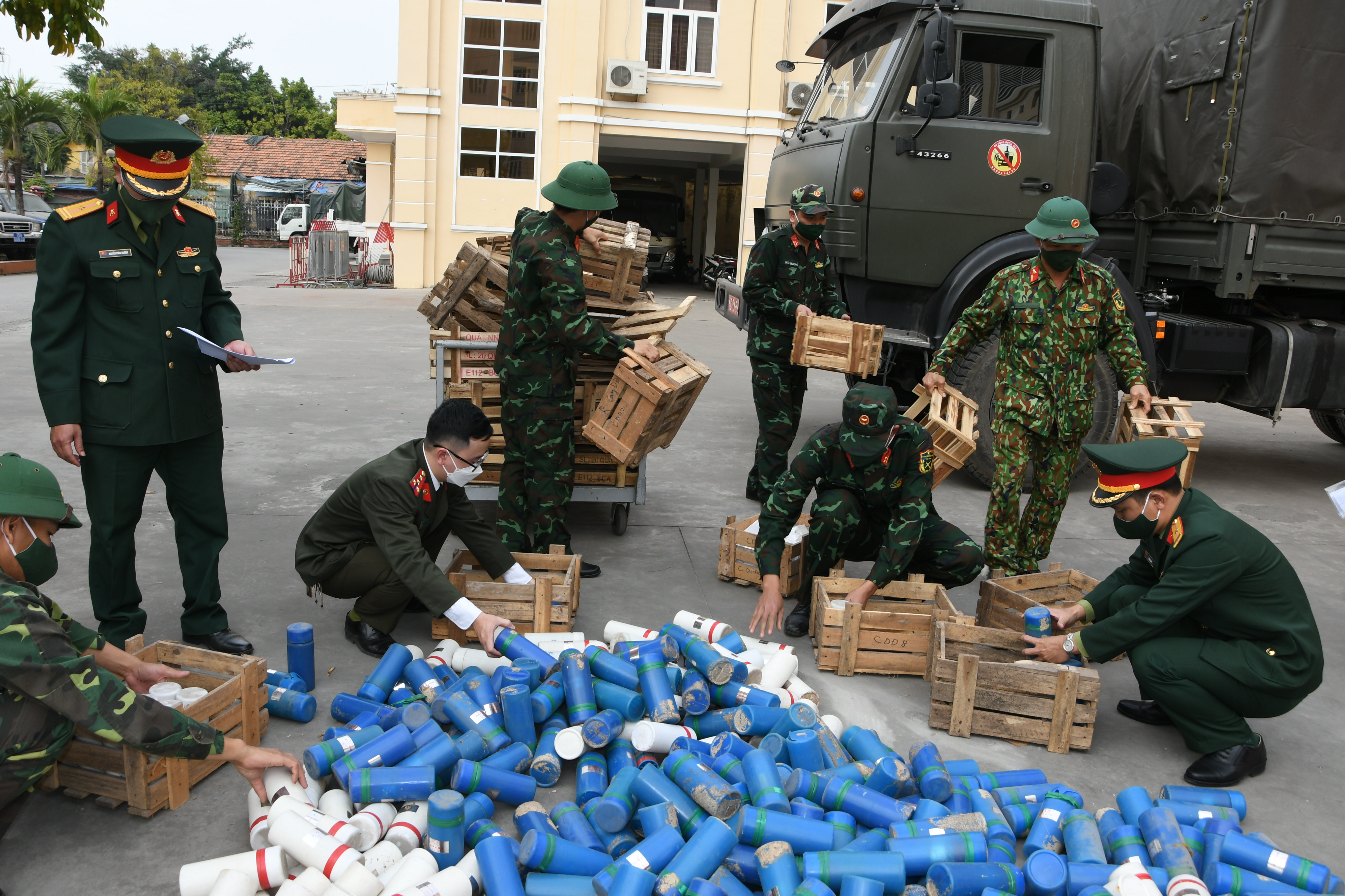 Nguyên tắc tiếp nhận, thu gom, phân loại, bảo quản, thanh lý, tiêu hủy VK, VLN, CCHT